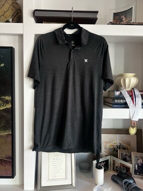 Hurley Men's Dark Gray Golf & Short Sleeve Polo medium